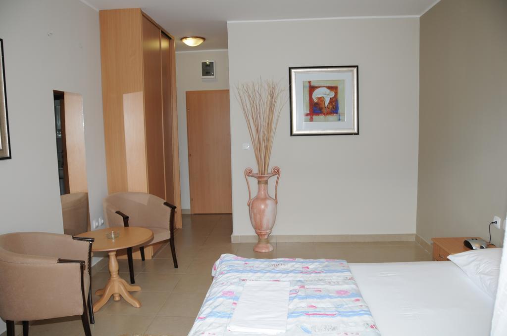 Kangaroo 2* Budva